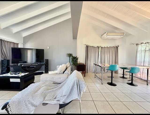 5 BEDROOM HOUSE FOR SALE IN BALLITO CENTRAL